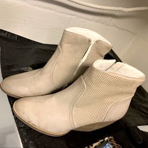 Very volatile cream/taupe boots. Newer worn
